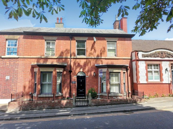Macclesfield Road, Alderley Edge, Cheshire - EAID:991598241, BID:6255520